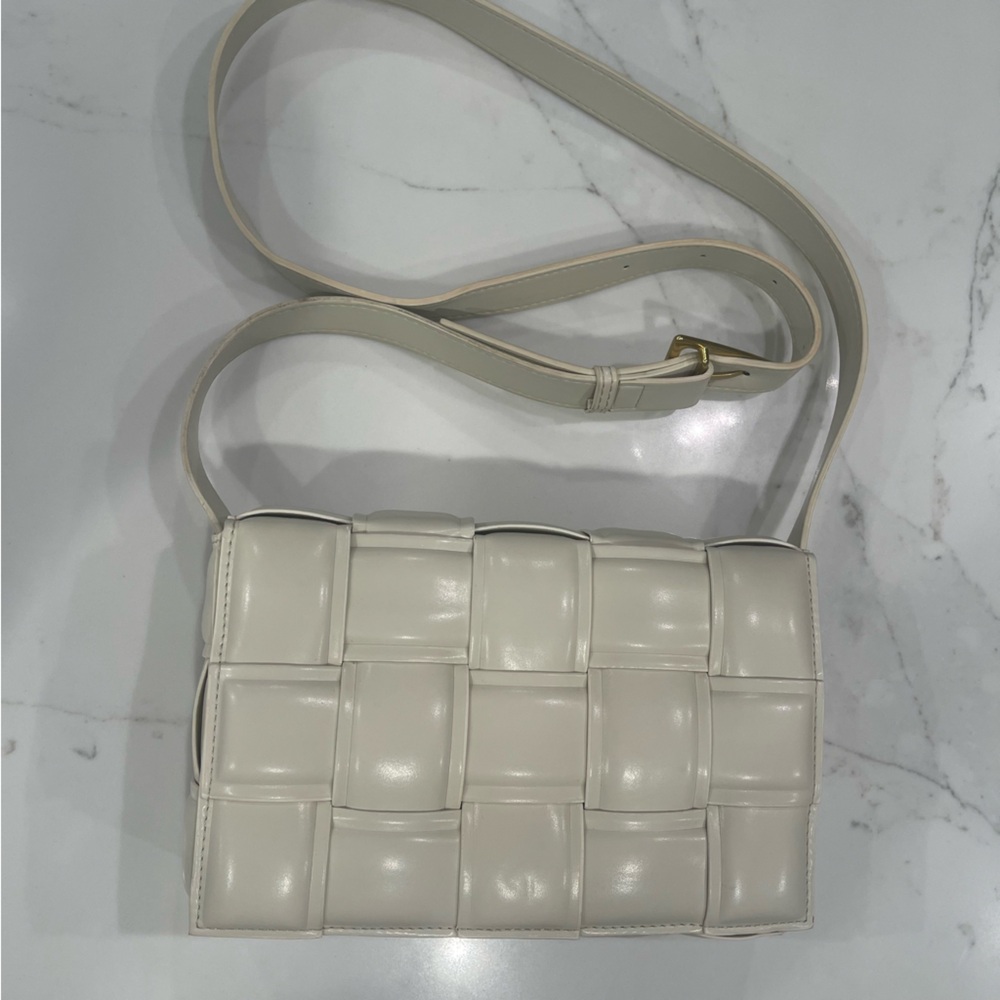 Amazon braided/woven cream crossbody purse - Picture 5 of 14